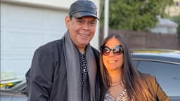 Esposa de Fernando Villalona aclara que el artista recibe tratamiento por bacterias estomacales; se encuentra estable y fuera de peligro